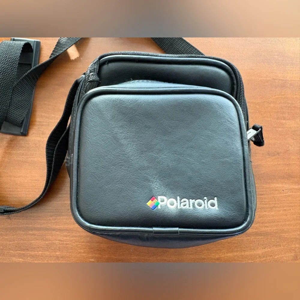Like new black vintage Polaroid 600 camera bag.  Three pocket areas.
